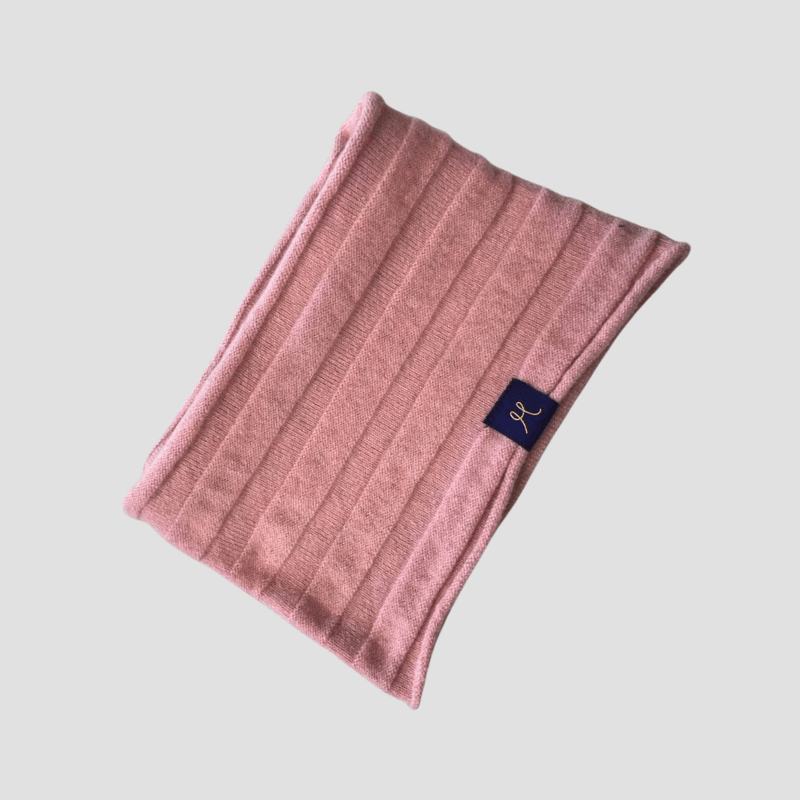 Ribbed headband made from hemp and merino wool by Hemprino. Soft and non irritating to sensitive skin or eczema. Candy pink colour.